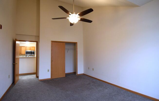 3 beds, 2 baths, 1,380 sqft, $2,345, Unit 8126-306