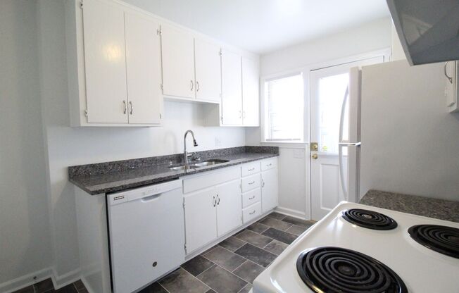 2 beds, 2 baths, $1,400, Unit 7612 TERRACE