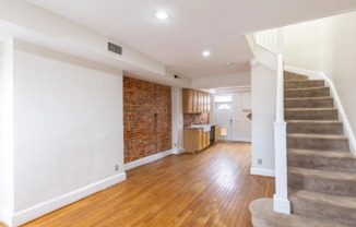 819 W VIRGINIA AVE NE