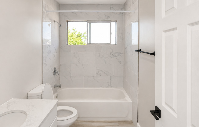 1 bed, 1 bath, 800 sqft, $2,395, Unit 6754-4J