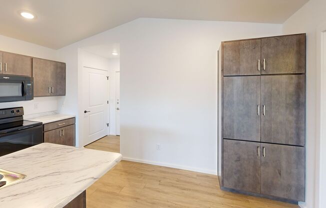 1 bed, 1 bath, 690 sqft, $1,199, Unit 1240-10