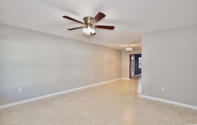 Lovely 3/2 Home with a Large Fenced Backyard and Sunroom near Downtown - Orlando!