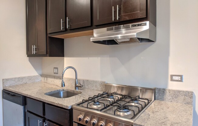 4737 N Hermitage Ave