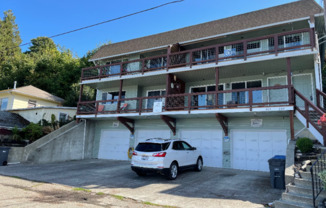 307 PERRY AVE N