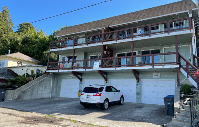 307 PERRY AVE N