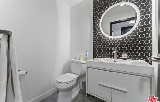 1 bed, 2 baths, 893 sqft, $4,999, Unit 1905