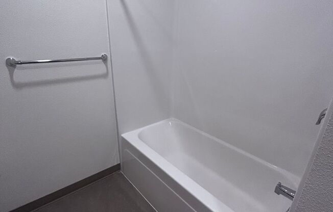 2 beds, 2 baths, 1,087 sqft, $1,800, Unit 113