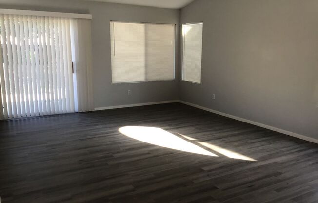 <b>Remodeled 3 Bedroom Stead Home<br><br>