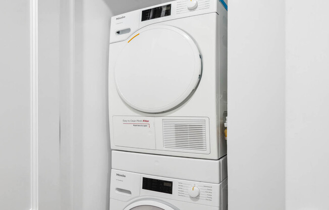 1 bed, 1 bath, 692 sqft, $7,000, Unit 1192