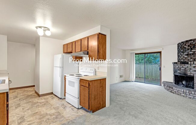 2 beds, 1 bath, 850 sqft, $1,599, Unit 240 NE 143rd Avenue