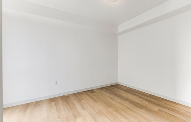 2 beds, 2 baths, 950 sqft, $2,599, Unit 202