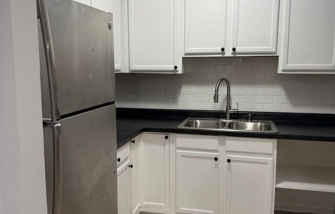 2 beds, 1 bath, $1,650, Unit 609-107