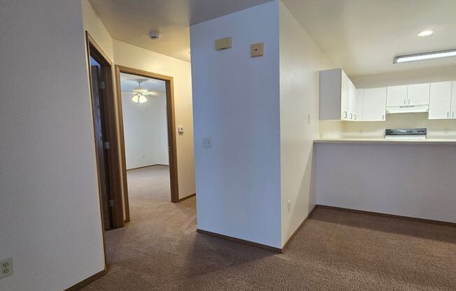 2 beds, 1 bath, 850 sqft, $1,259, Unit PL   7612