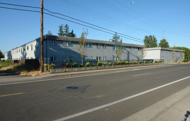 2 beds, 1 bath, 825 sqft, $1,225, Unit 42