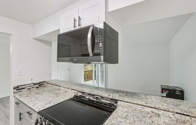 2 beds, 1 bath, 766 sqft, $1,695, Unit 44