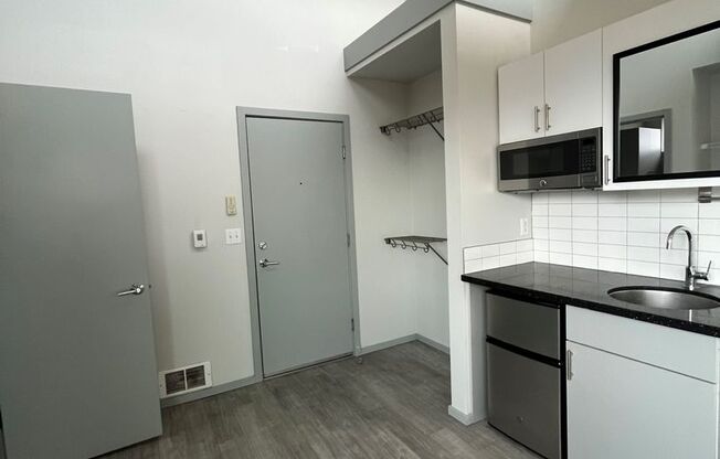 Studio, 1 bath, 171 sqft, $1,075, Unit 508