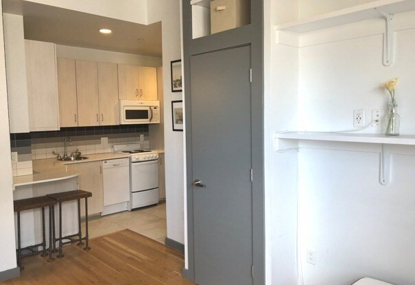 Studio, 1 bath, $2,600, Unit 62