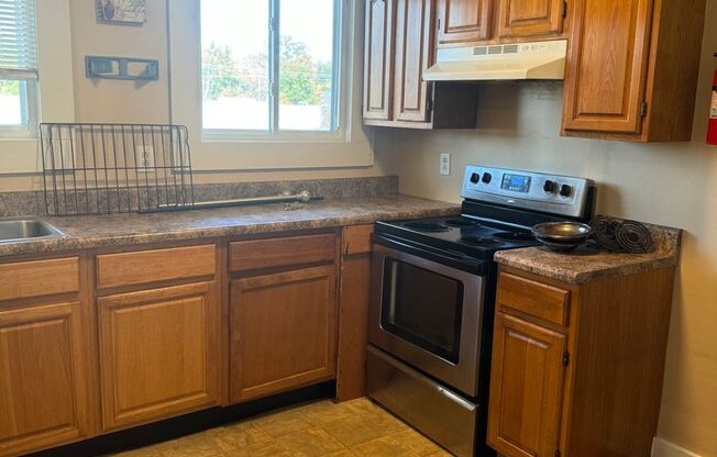 Knoxville 37914 - 2 bedroom, 1.5 Bath - Contact Lisa Vineyard & Shannon Russell (865) 216-9334