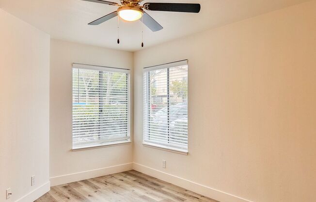 2 beds, 1 bath, 880 sqft, $1,485, Unit 033