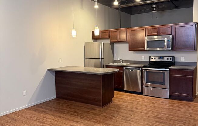 1 bed, 1 bath, 655 sqft, $1,195, Unit 216