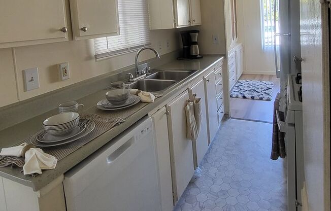 2 beds, 1 bath, 800 sqft, $3,299, Unit 59