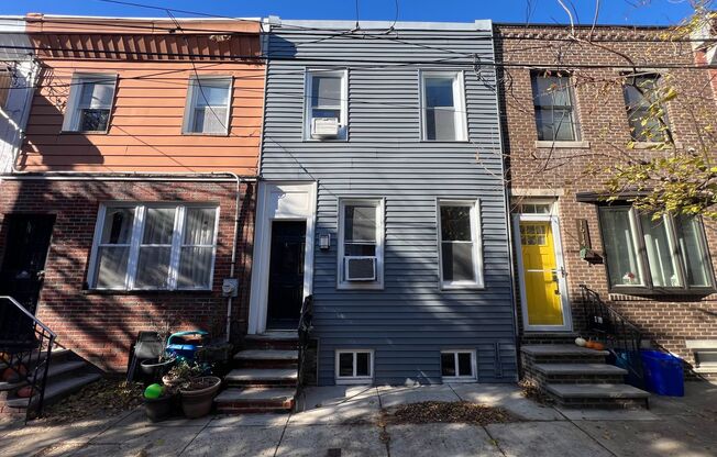 Stunning 2-Bedroom Townhome in Passyunk Square! Available NOW!