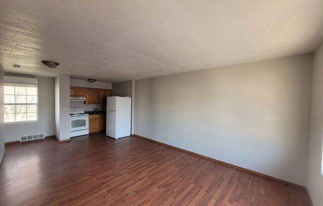 $525- STUDIO - multi-family home