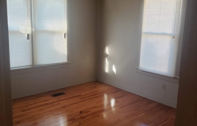 2 beds, 1 bath, $950