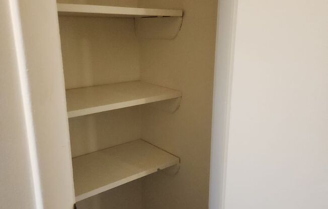 2 beds, 1 bath, 878 sqft, $1,305, Unit WY30002