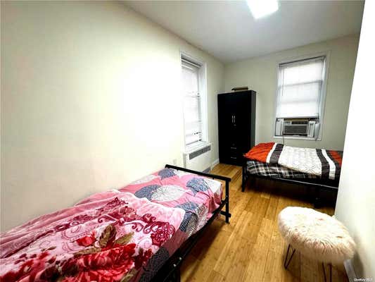 3 beds, 1 bath, $2,900, Unit 9