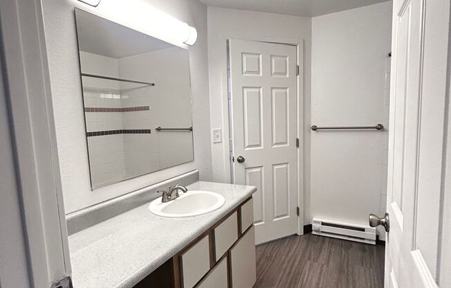 1 bed, 1 bath, 660 sqft, $1,075, Unit H - 037