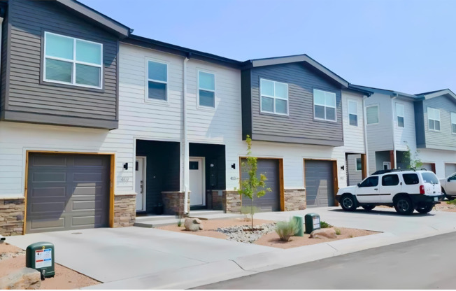 3 beds, 2.5 baths, $2,495, Unit 200