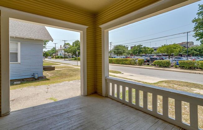 Large 4 Bed, 2 Bath in the heart of Historic Southside- 76104