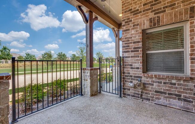 Best LOCATION in Prosper Villas! Nice walk to all amenities.