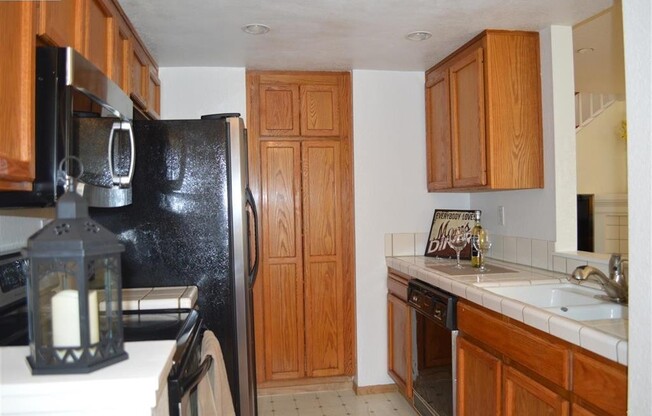 COMING SOON! $3,500 / 3BR - 1383 S.F. GORGEOUS FREMONT TOWNHOME IN ARDENWOOD