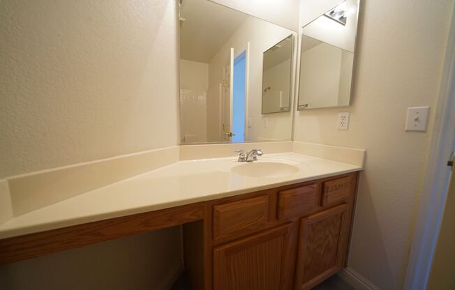 2 beds, 2 baths, $1,595, Unit -Clark County-