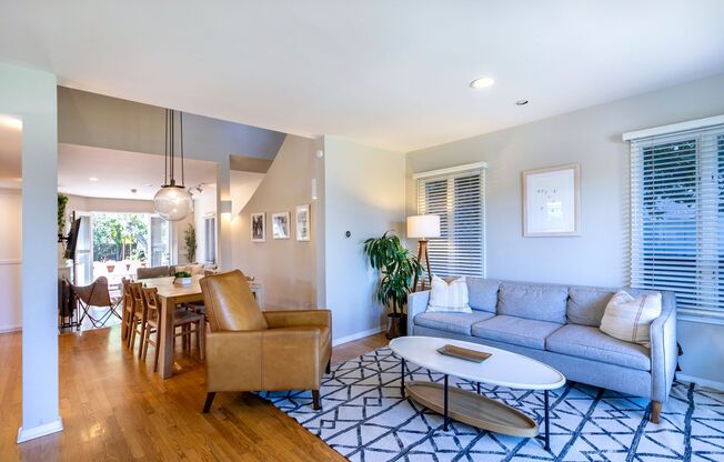 MODERN ARCHITECTURE W/ BEACH CHARM: BRIGHT & AIRY, 4BR3BA, 2-STORY HOME W/ OPEN & BRIGHT LIVING SPACE & LARGE YARD W/ DECK & JACUZZI LESS THAN A BLOCK TO LMU, CLOSE TO PARK, SHOPPING, LAX & 10 MINS TO BEACH!