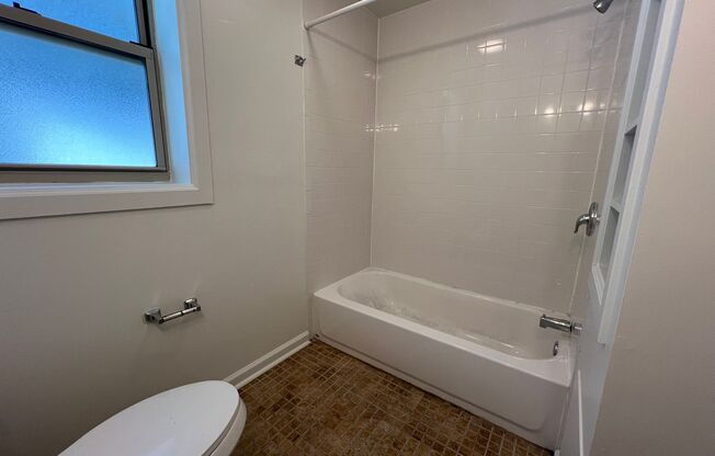 2 beds, 1 bath, 800 sqft, $1,859, Unit 5717 Hobart St. #08