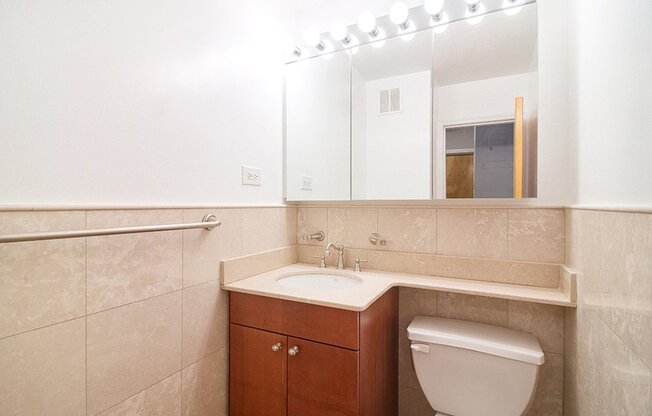 2 beds, 1.5 baths, $6,600, Unit 37C