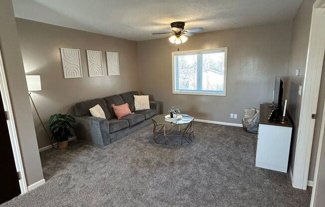 2 beds, 1.5 baths, 680 sqft, $949, Unit 8534