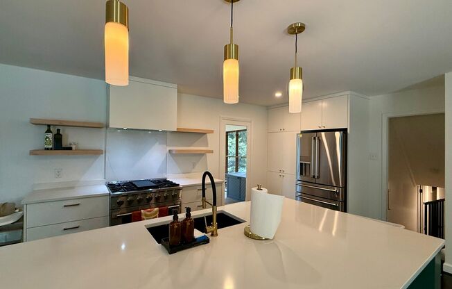 Beautiful 3-bedroom House in SouthPark!