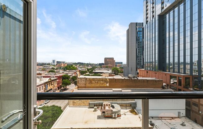 2 beds, 1 bath, 950 sqft, $2,750, Unit 705