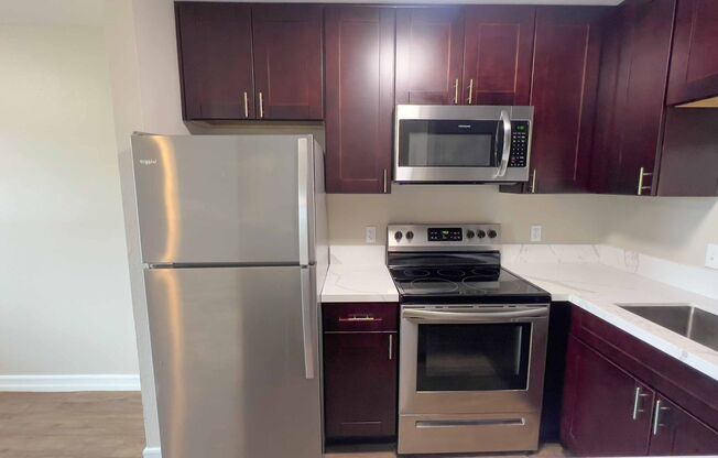 2 beds, 1 bath, $1,999, Unit 4394-05