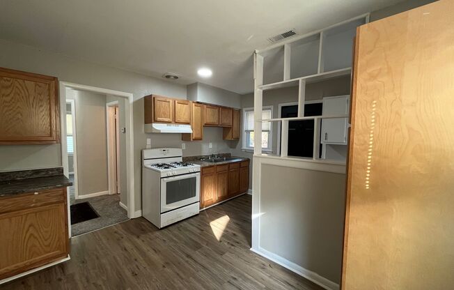 2 beds, 1 bath, $1,050