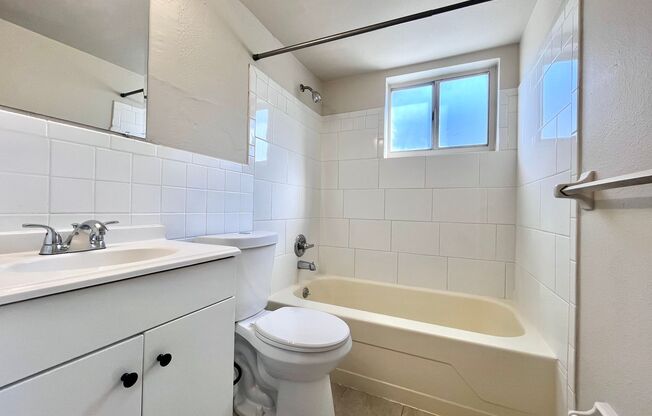 2 beds, 1 bath, 900 sqft, $1,649, Unit 4100-42