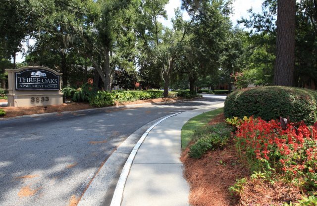 Three Oaks Apartments