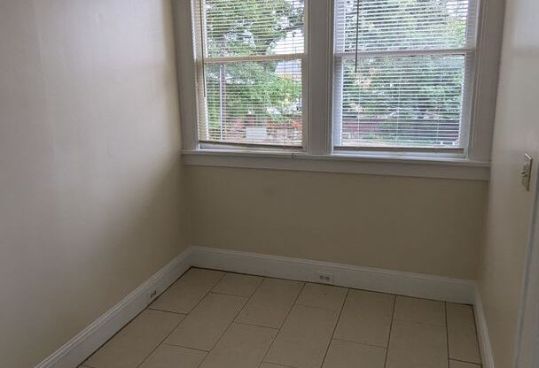 1 bed, 1 bath, $625, Unit 205