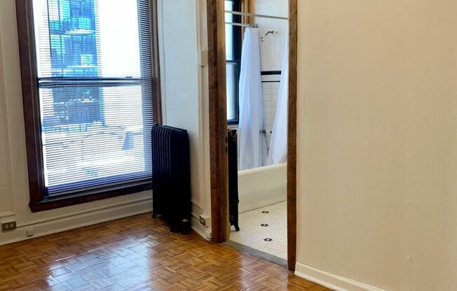 Studio, 1 bath, 300 sqft, $1,365, Unit 530-512