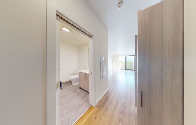 Studio, 1 bath, 473 sqft, $1,895, Unit 421