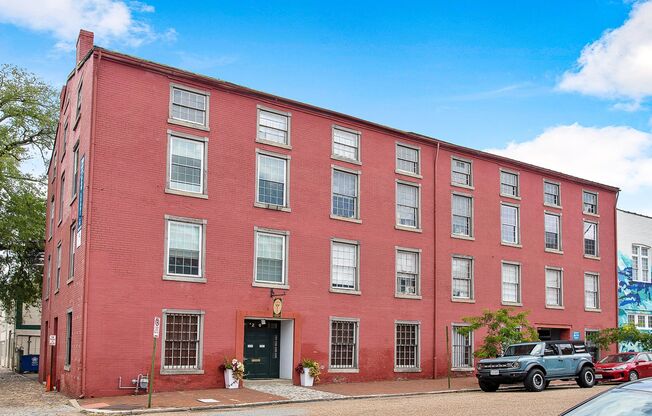 1 bed, 1.5 baths, 1,000 sqft, $1,425, Unit APT 10